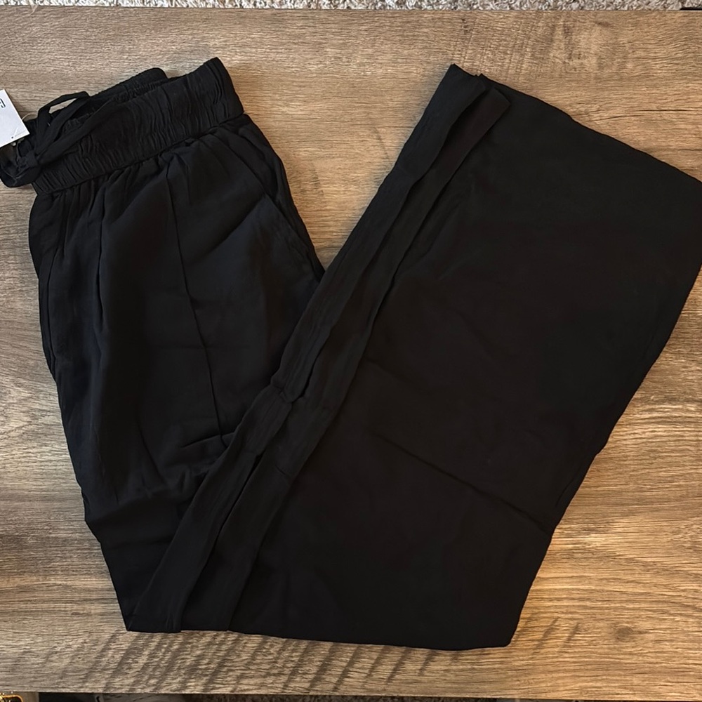 Women’s Gap XS crinkle wide leg ultra black casual comfortable pants brand new!